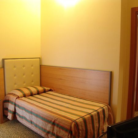 Hotel Kristall Corsico Exterior photo