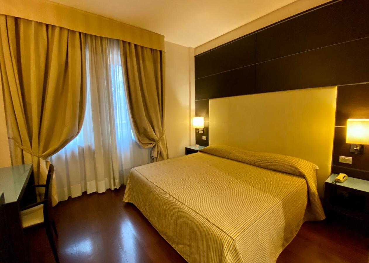 Hotel Kristall Corsico Exterior photo