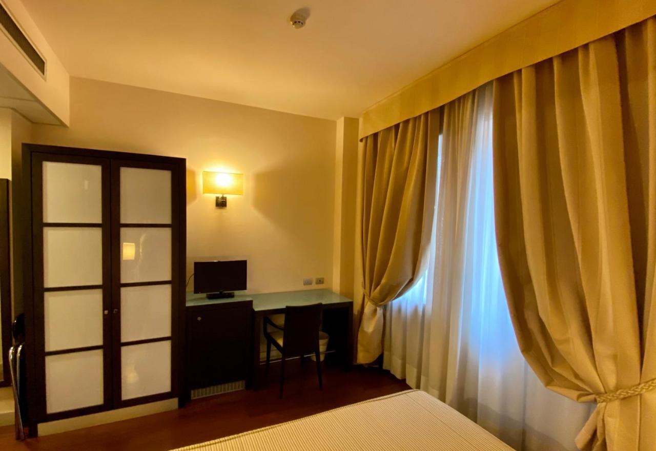 Hotel Kristall Corsico Exterior photo