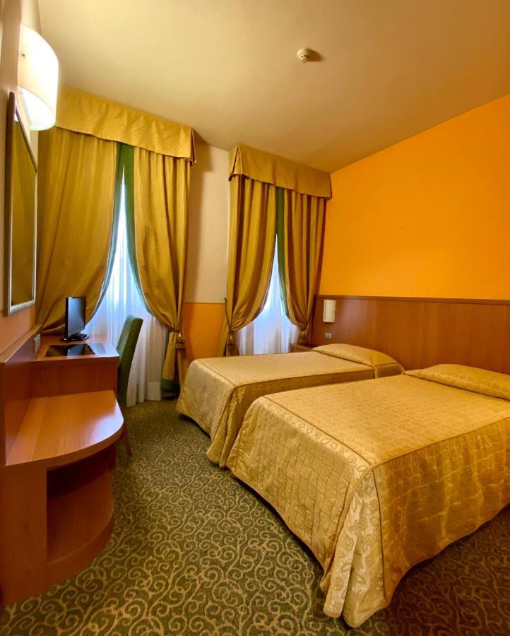 Hotel Kristall Corsico Exterior photo