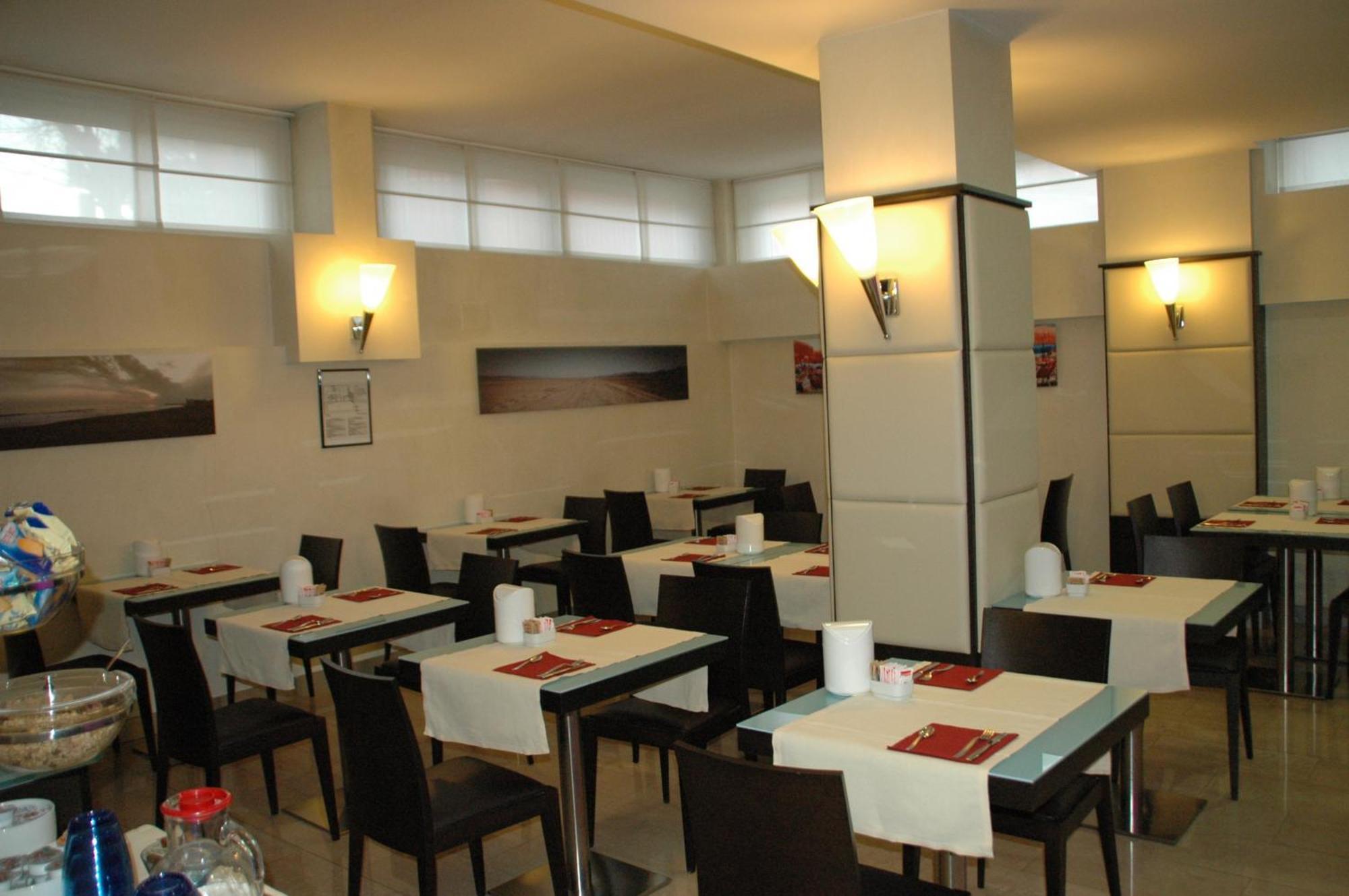 Hotel Kristall Corsico Exterior photo