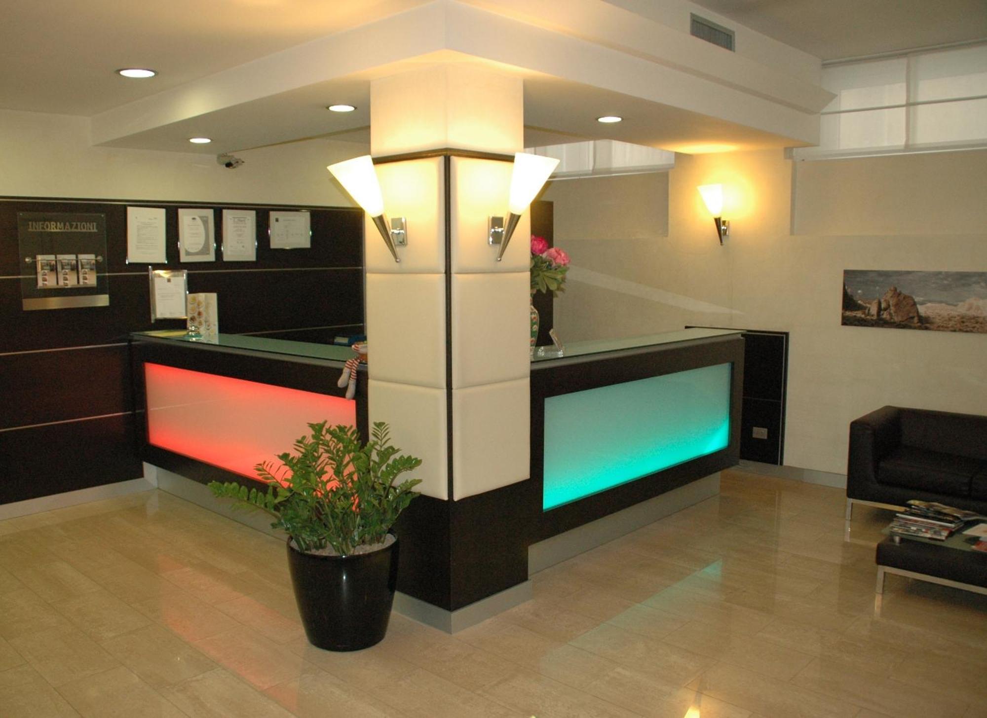 Hotel Kristall Corsico Exterior photo